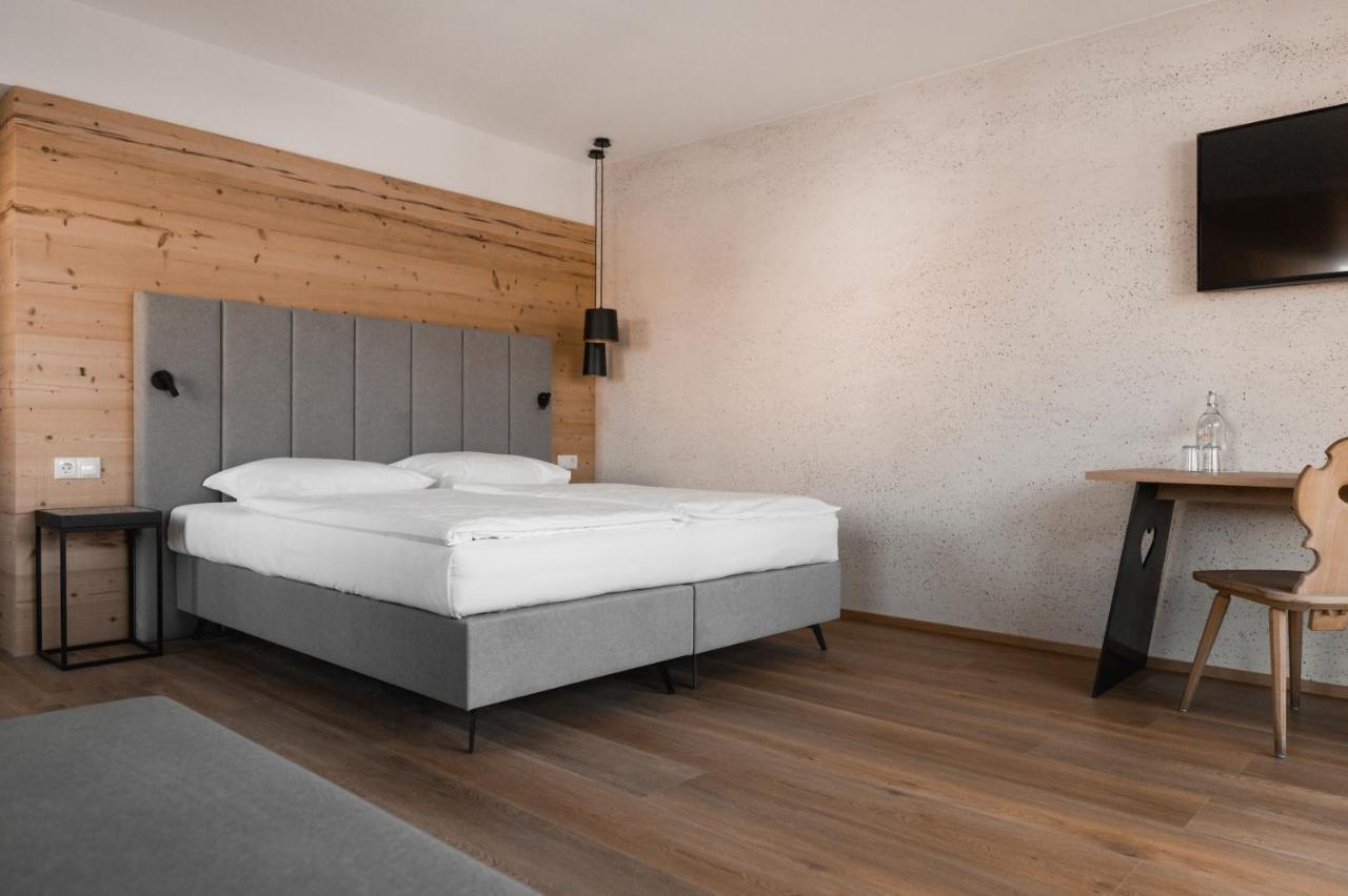 Hotel Gasthof Jochele Falzes Exterior photo