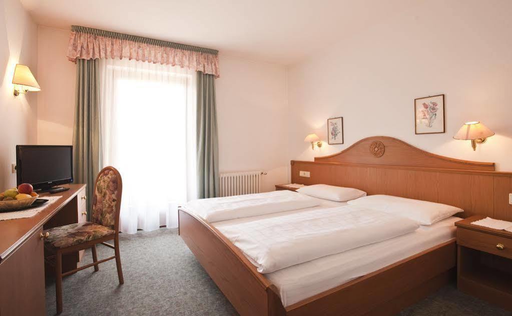 Hotel Gasthof Jochele Falzes Exterior photo